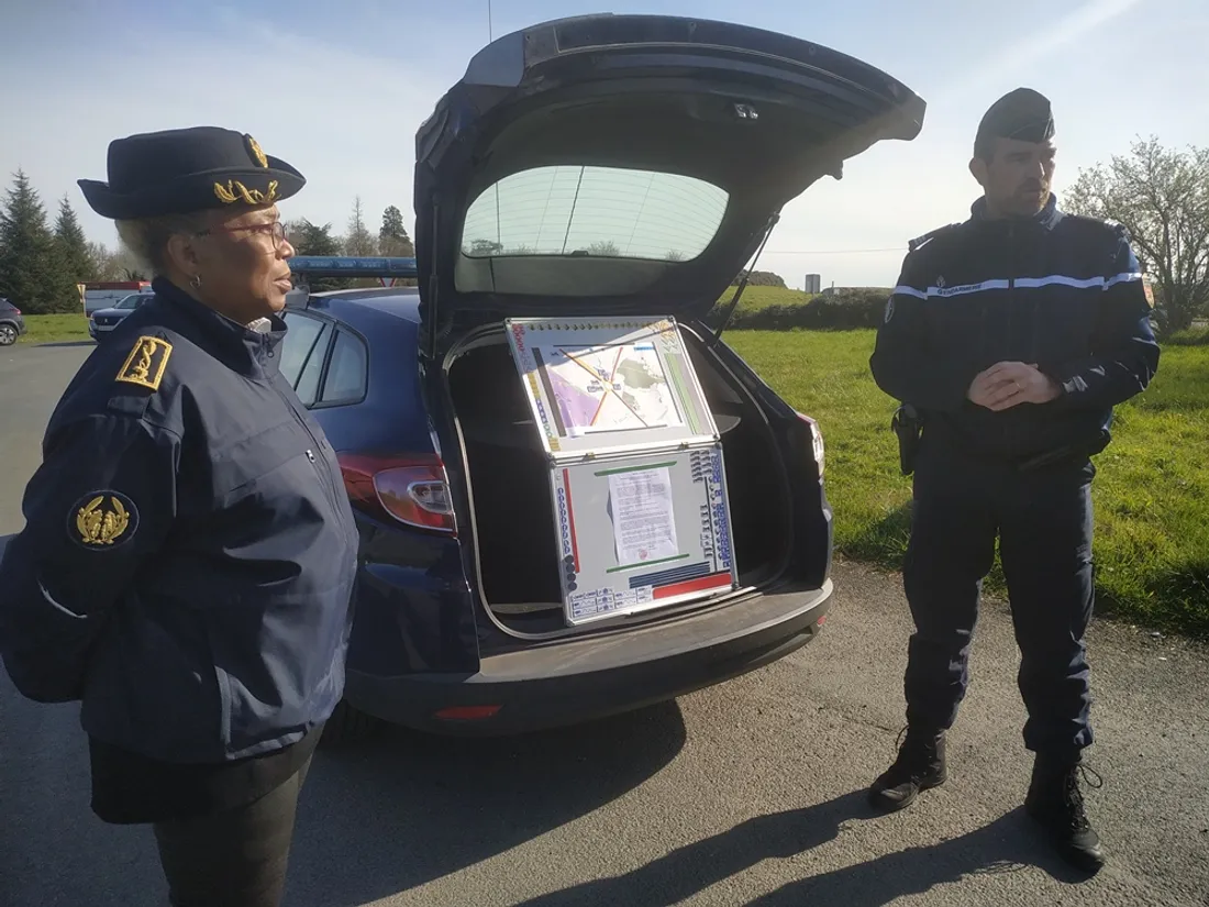 Anny Pietri Yann Favennec controle gendarmerie Lion d'Angers_14 03 22_CJ